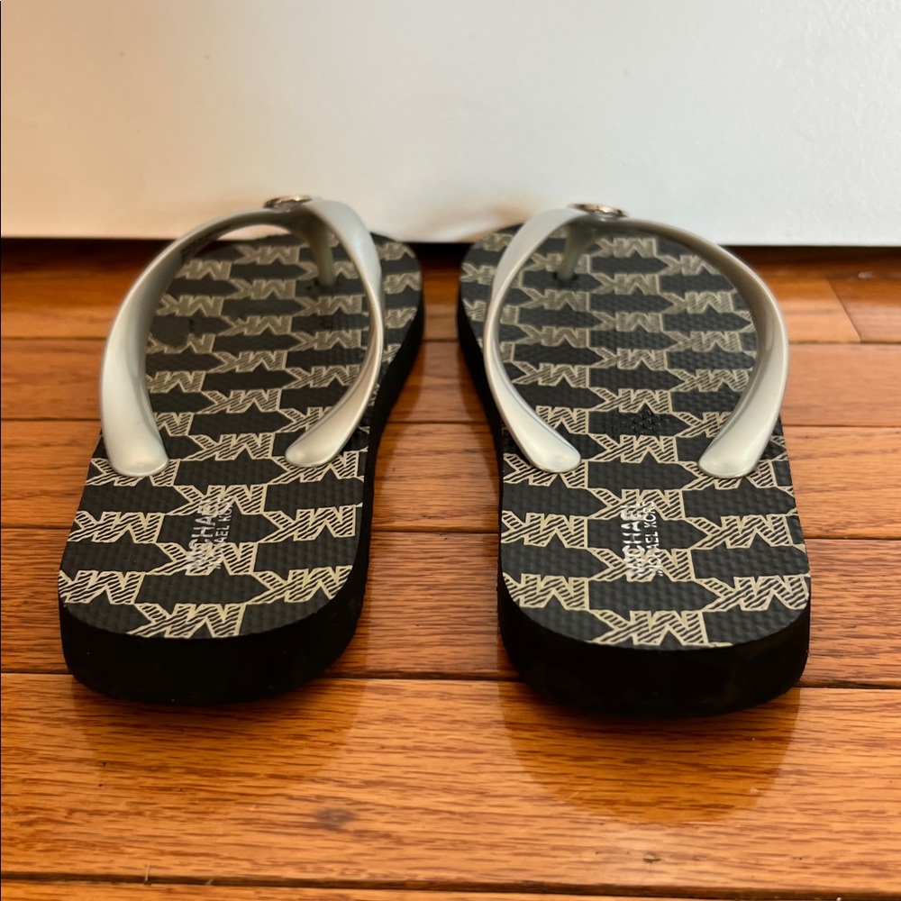 Michael Kors Black and Silver Logo thong Flip Flops; Size 7M, Good condition - Picture 5 of 5